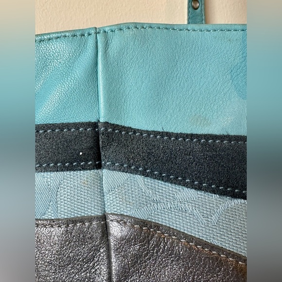 Stunning Coach Purse WITH Matching Wallet - Picture 3 of 16